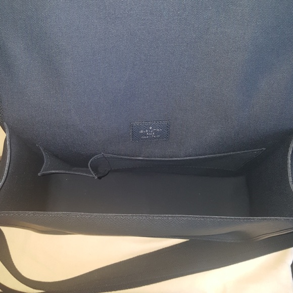 *Sold* Louis Vuitton Men's Messenger Bag - Picture 6 of 8